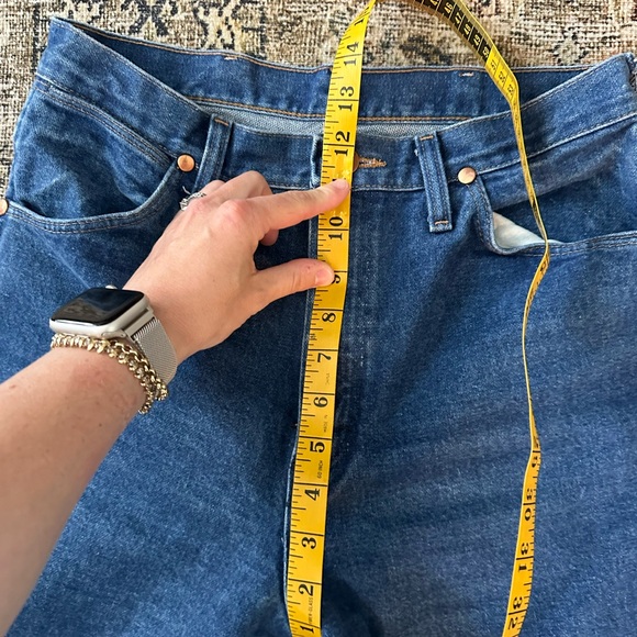 Vintage Wrangler High-Rise Jeans - Picture 4 of 9